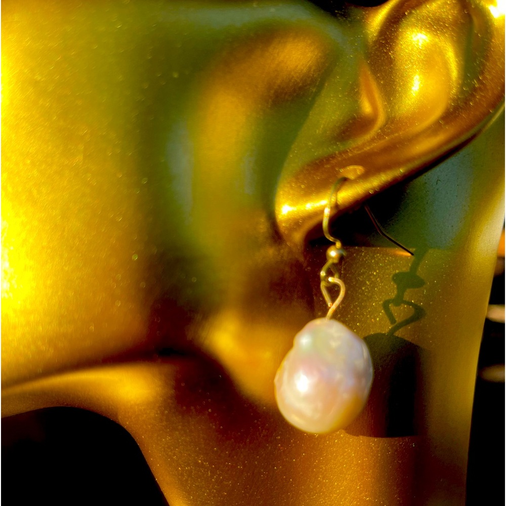 white baroque pearls, new silver plated
Fia’s custom